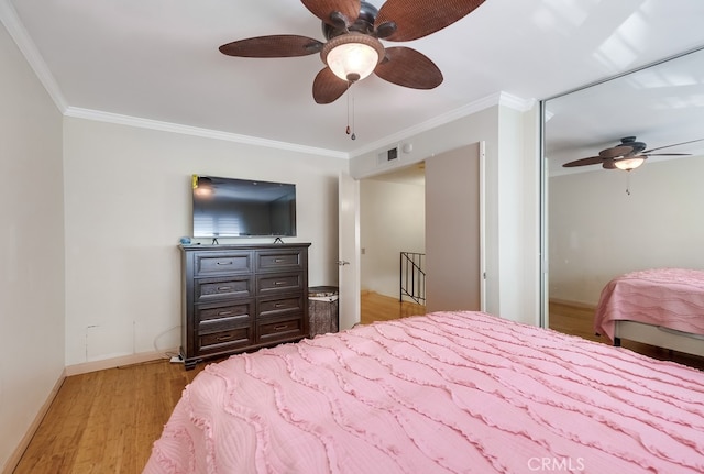 bedroom featuring ceiling fan, ornamental molding, and light hardwood / wood-style flooring