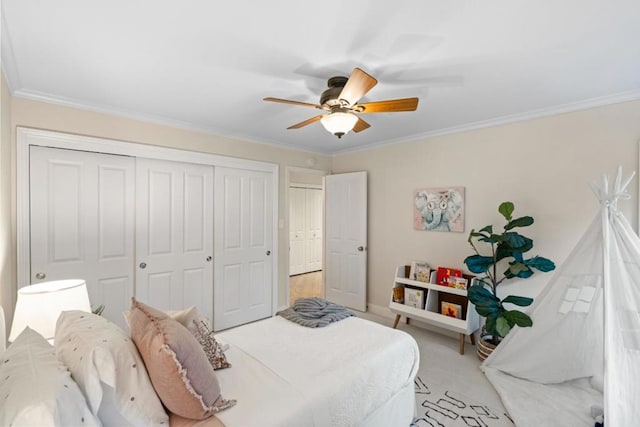 carpeted bedroom with ceiling fan and crown molding