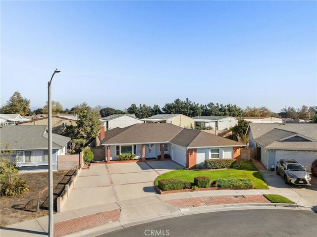 single story home featuring a front lawn