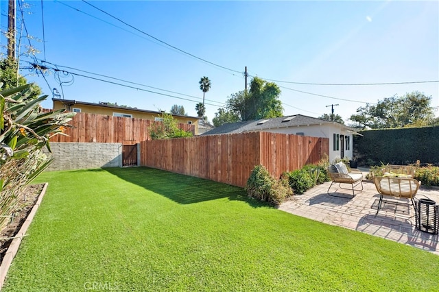 view of yard featuring a patio