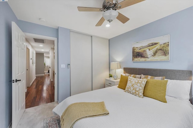 bedroom featuring ceiling fan and a closet