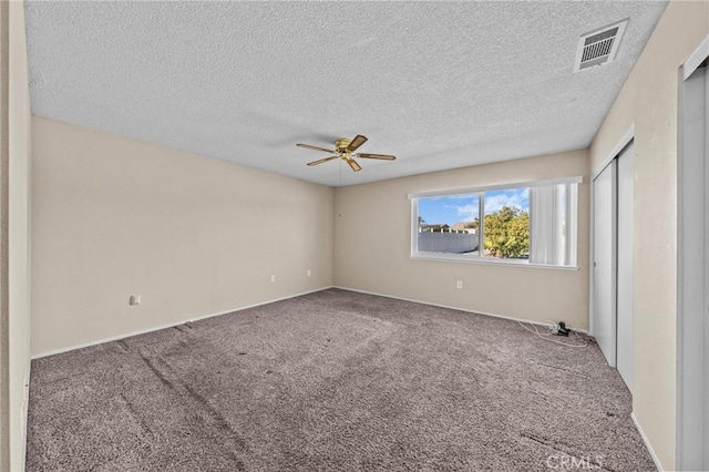 unfurnished bedroom featuring ceiling fan, a textured ceiling, and carpet flooring