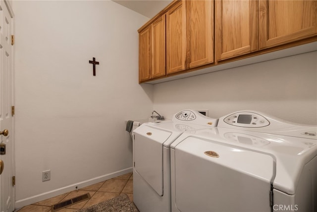 laundry room featuring light tile patterned flooring, cabinets, and independent washer and dryer