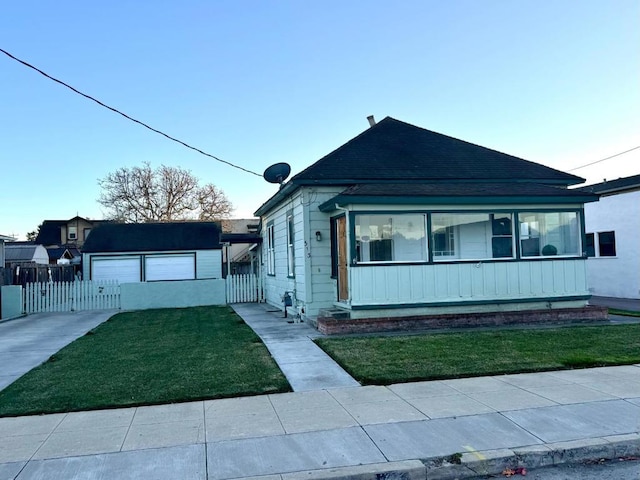 view of front of property featuring a garage and a front yard