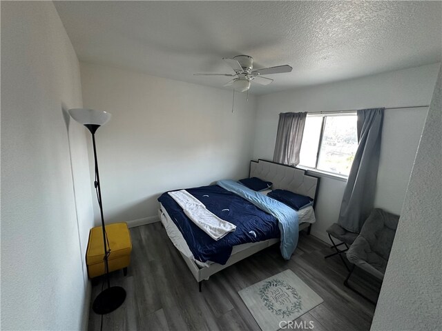 bedroom featuring hardwood / wood-style floors, a textured ceiling, and ceiling fan