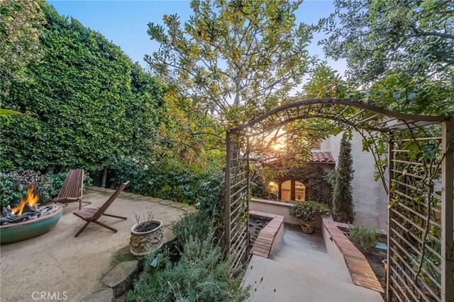 view of patio featuring a fire pit