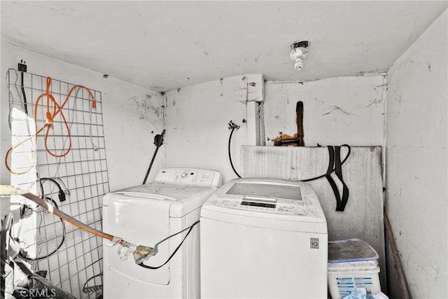 washroom with washing machine and clothes dryer