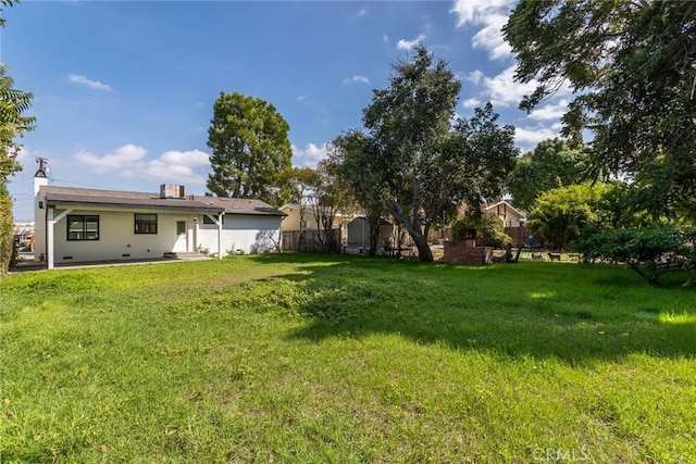 view of yard featuring fence