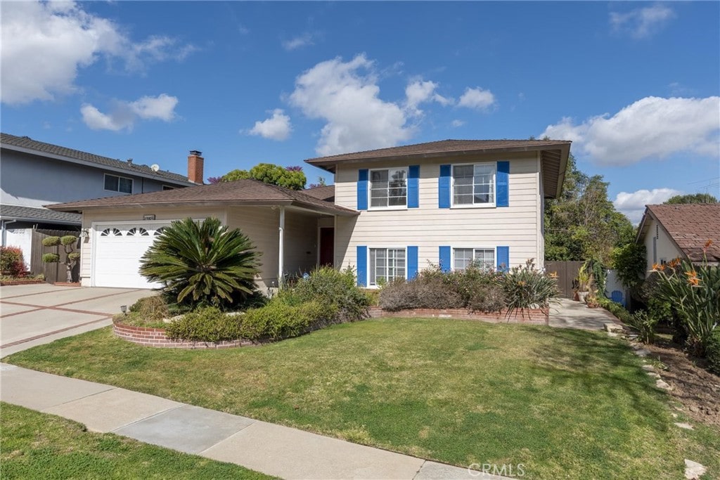 view of front of home featuring a garage and a front yard