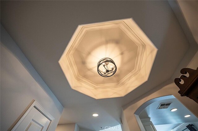 room details featuring a tray ceiling