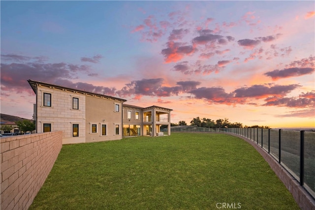 view of yard at dusk