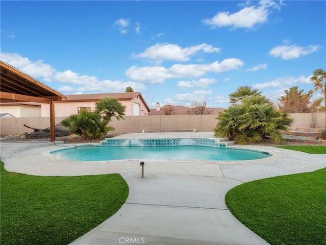 20276 Waco Rd, Apple Valley, CA 92308 - view of swimming pool featuring a yard