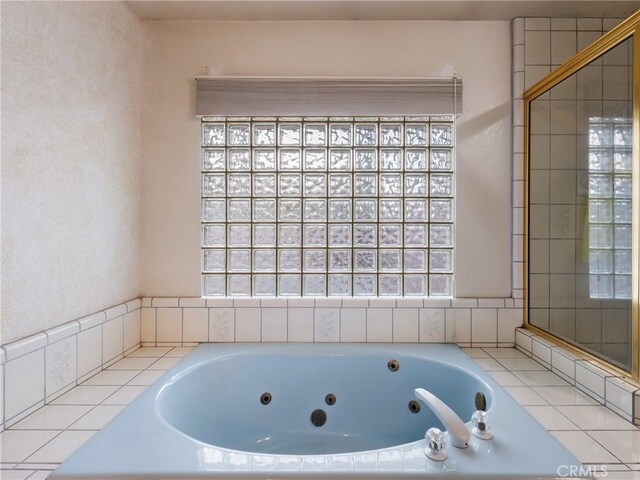 20276 Waco Rd, Apple Valley, CA 92308 - bathroom featuring a bathing tub