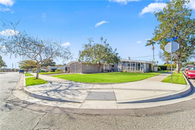 single story home featuring a front lawn