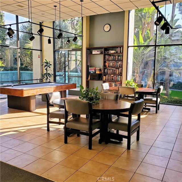 unfurnished dining area featuring floor to ceiling windows, plenty of natural light, and light tile patterned floors