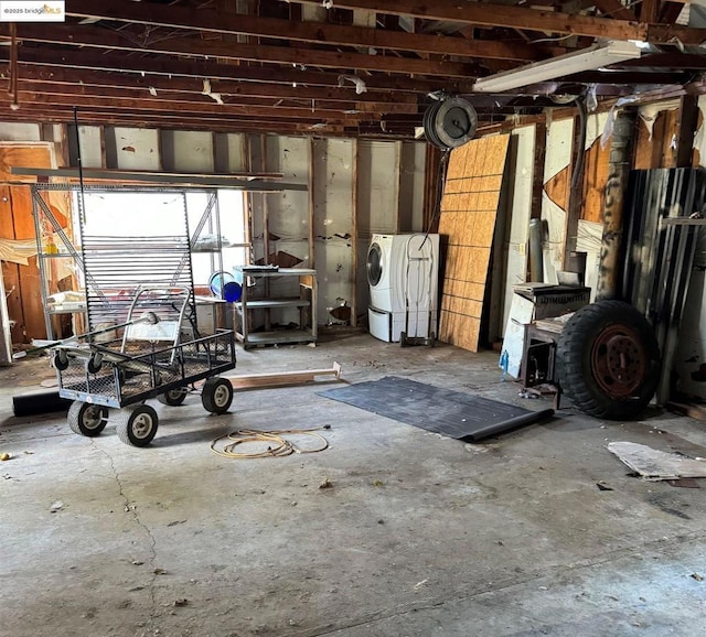 garage with washer / dryer