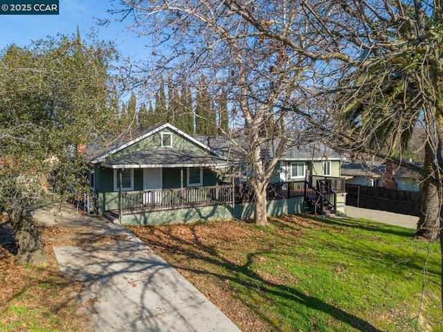 view of front of home featuring covered porch and a front lawn