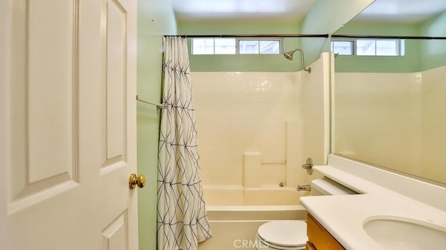 full bathroom with toilet, vanity, and shower / bath combo