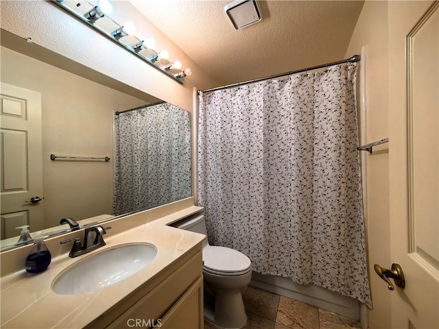 1911 E Calico Dr, West Covina, CA 91791 - full bath featuring toilet, vanity, a shower with shower curtain, and a textured ceiling