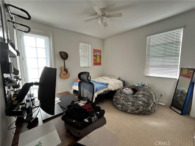 bedroom featuring ceiling fan