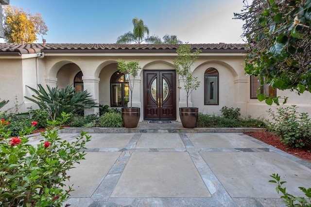 property entrance featuring a patio area