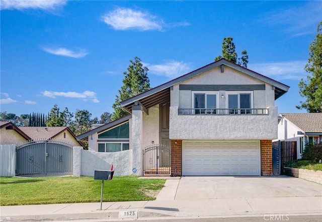 view of front facade featuring a front yard and a garage