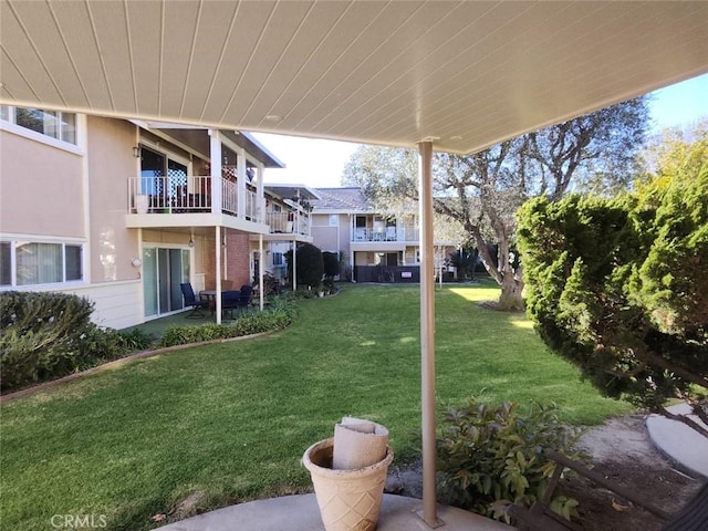 view of yard featuring a balcony