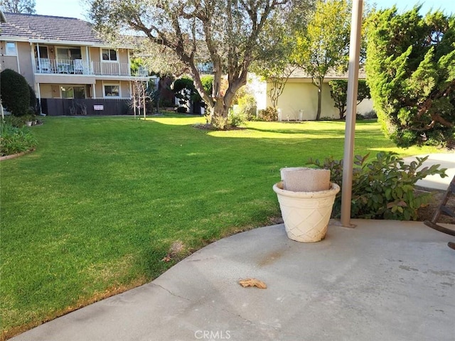 view of yard featuring a balcony