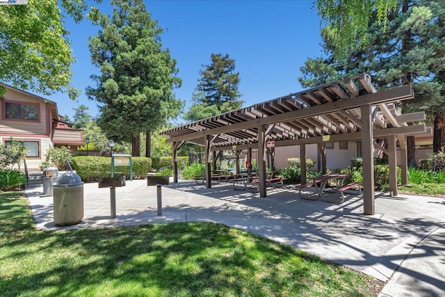 view of property's community featuring a pergola and a yard