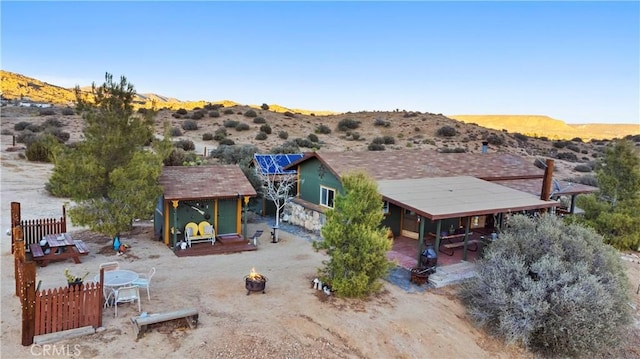 birds eye view of property featuring a mountain view