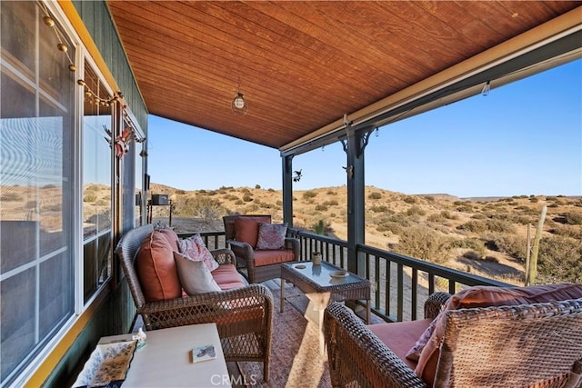 balcony featuring an outdoor hangout area