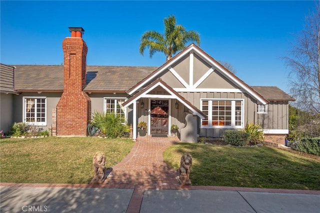 view of front of home with a front yard