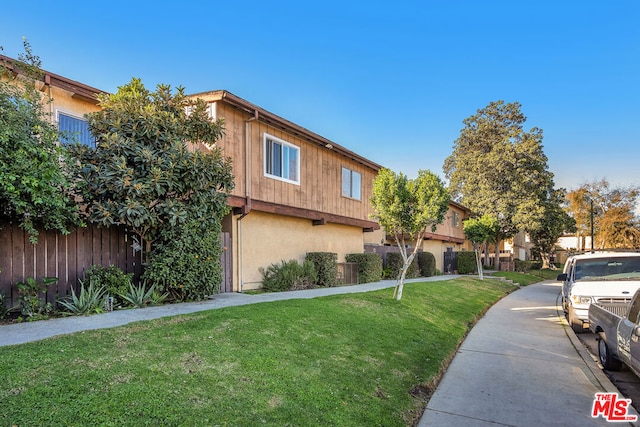 exterior space featuring a front yard