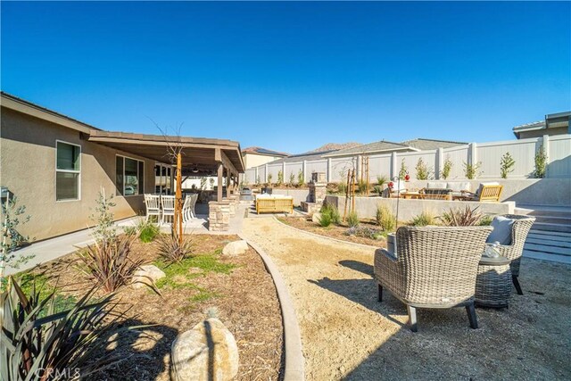 view of yard featuring a patio