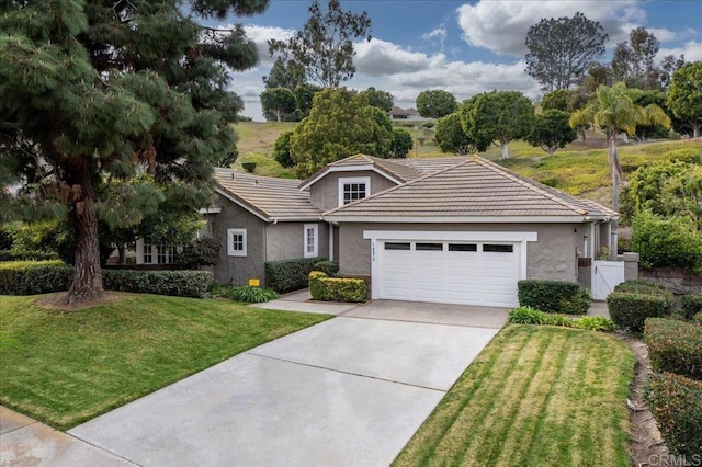 view of front of house featuring a front lawn and a garage