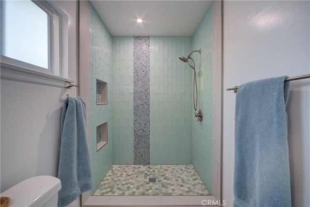 29 11th St, Cayucos, CA 93430 - full bath featuring tiled shower and recessed lighting