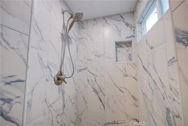 bathroom featuring tiled shower