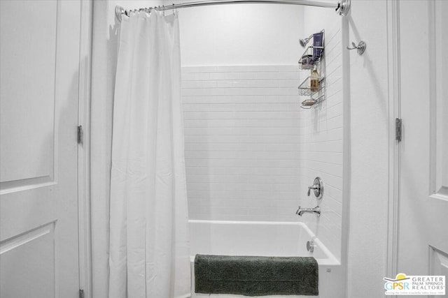 bathroom featuring shower / bath combo with shower curtain