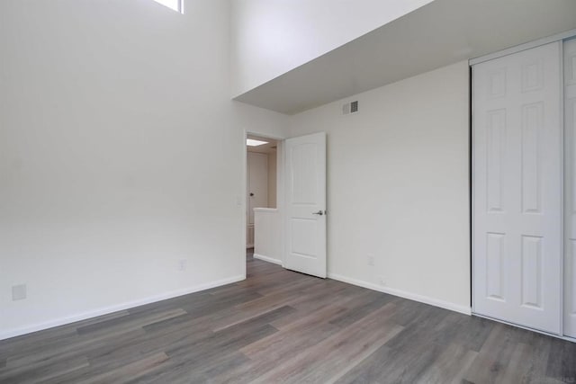 unfurnished room with dark hardwood / wood-style floors