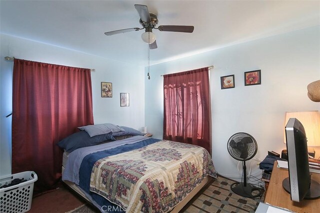 bedroom featuring ceiling fan