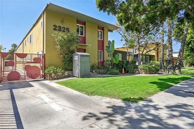 view of front of home with a front yard