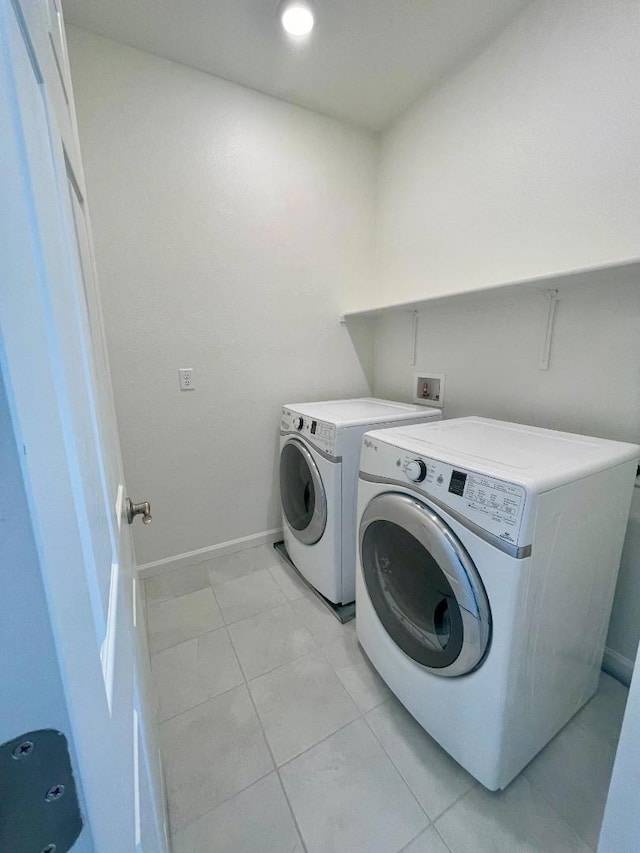 laundry area featuring light tile patterned floors and independent washer and dryer