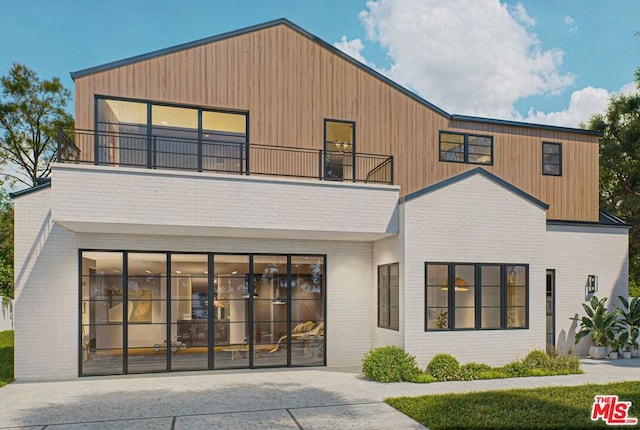 view of front of house with a balcony