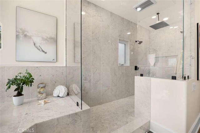 bathroom featuring a tile shower