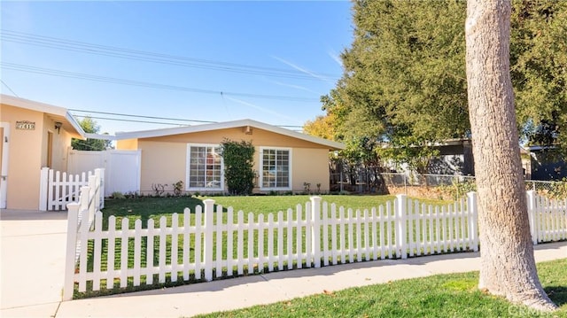 view of front of home with a front yard