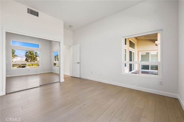 unfurnished room featuring light hardwood / wood-style floors