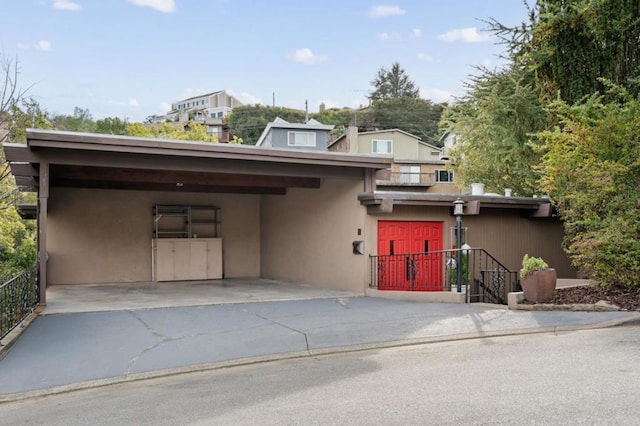 view of front facade featuring a carport