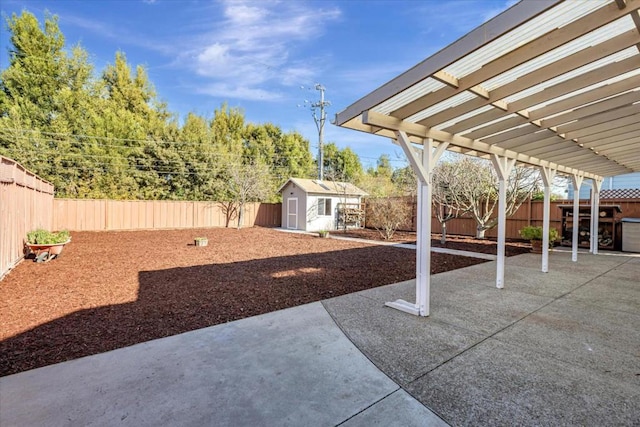 view of yard featuring a patio area, a pergola, and a storage unit