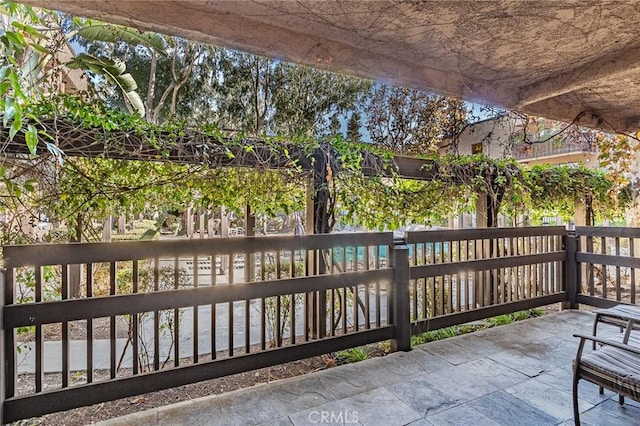 22100 Burbank Blvd Unit 138D, Woodland Hills, CA 91367 - view of patio / terrace