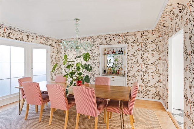 dining area featuring crown molding and light hardwood / wood-style floors